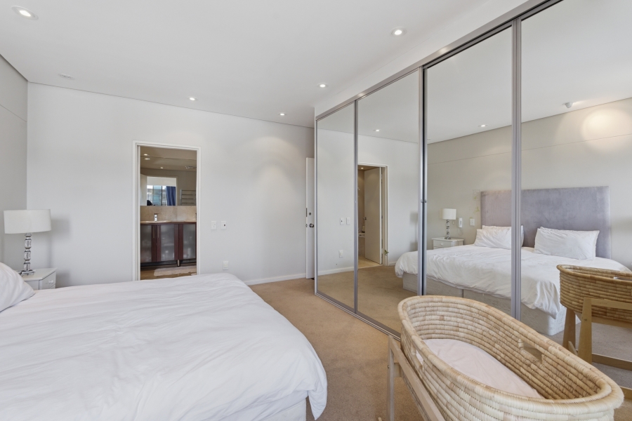 To Let 4 Bedroom Property for Rent in Sea Point Western Cape